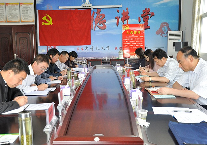 1 圖一：工作隊一行參加高橋村扶貧工作座談會，深入了解高橋村精準脫貧情況。.jpg