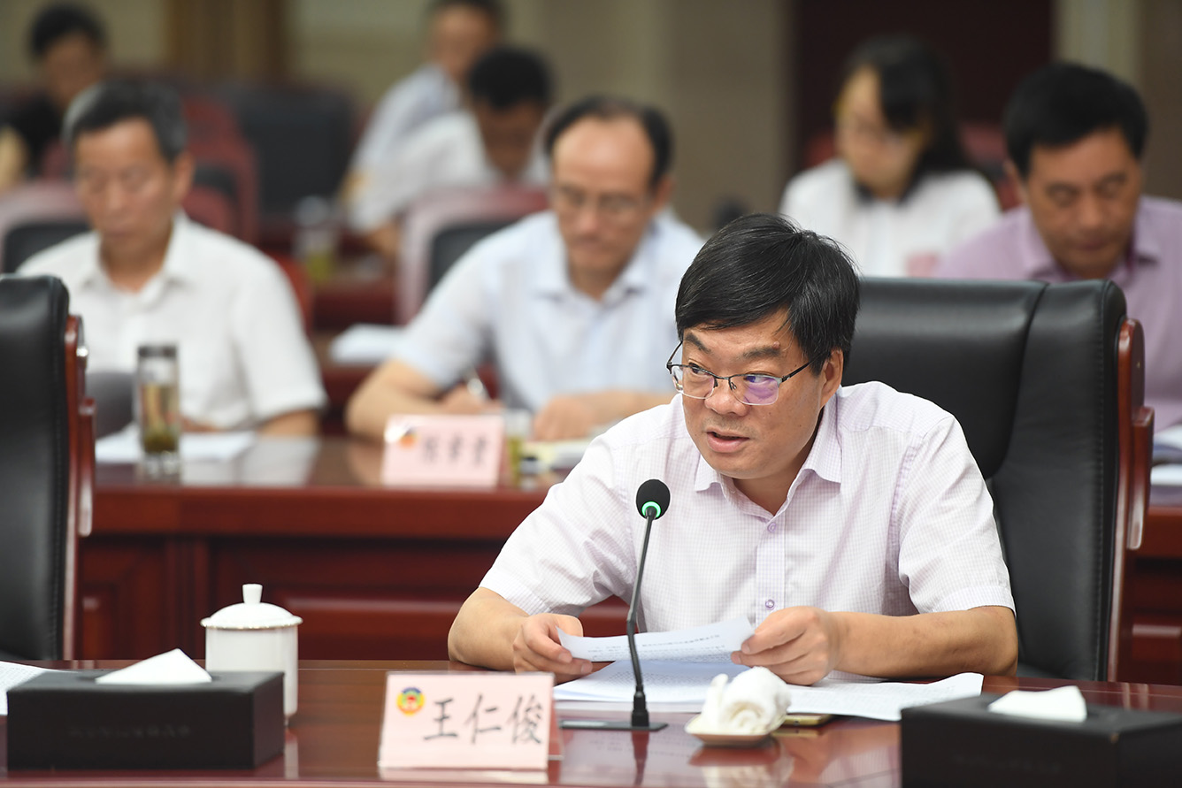 5 王仁俊等14名代表圍繞協商主題資政建言.JPG