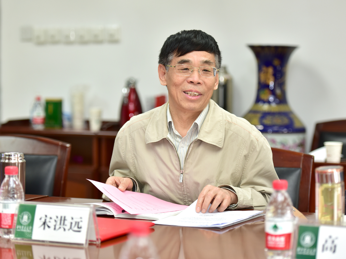 宋洪遠教授作報告.jpg