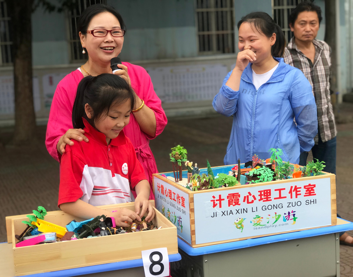 計霞委員:匯聚正能量 共走幸福路.jpg 計霞委員:匯聚正能量 共走幸福路.jpg