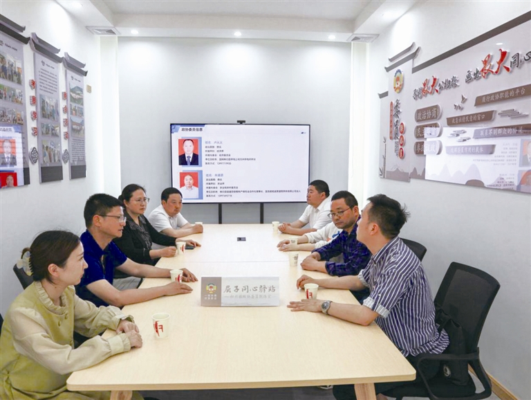 歸州鎮政協聯絡室舉辦讀書活動,下沉政協委員參加交流。.jpg 歸州鎮政協聯絡室舉辦讀書活動,下沉政協委員參加交流。.jpg