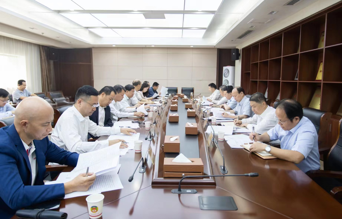 10月12日，省政協(xié)圍繞學(xué)習(xí)貫徹黨的二十屆三中全會(huì)精神召開(kāi)專題座談會(huì)，聚焦“加強(qiáng)人民政協(xié)反映社情民意、聯(lián)系群眾、服務(wù)人民機(jī)制建設(shè)”研討交流.jpg