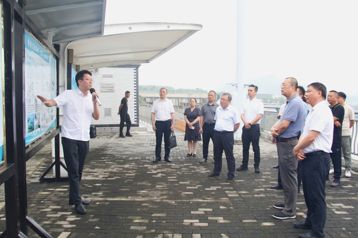 7月11日，住宜省政協(xié)委員何建剛組織委員工作室省、市、區(qū)三級(jí)政協(xié)委員開(kāi)展“船舶和港口污染防治”監(jiān)督性調(diào)研活動(dòng).jpg